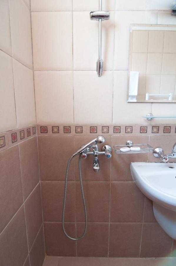 Guest House Hiora อัคโตโปล ภายนอก รูปภาพ