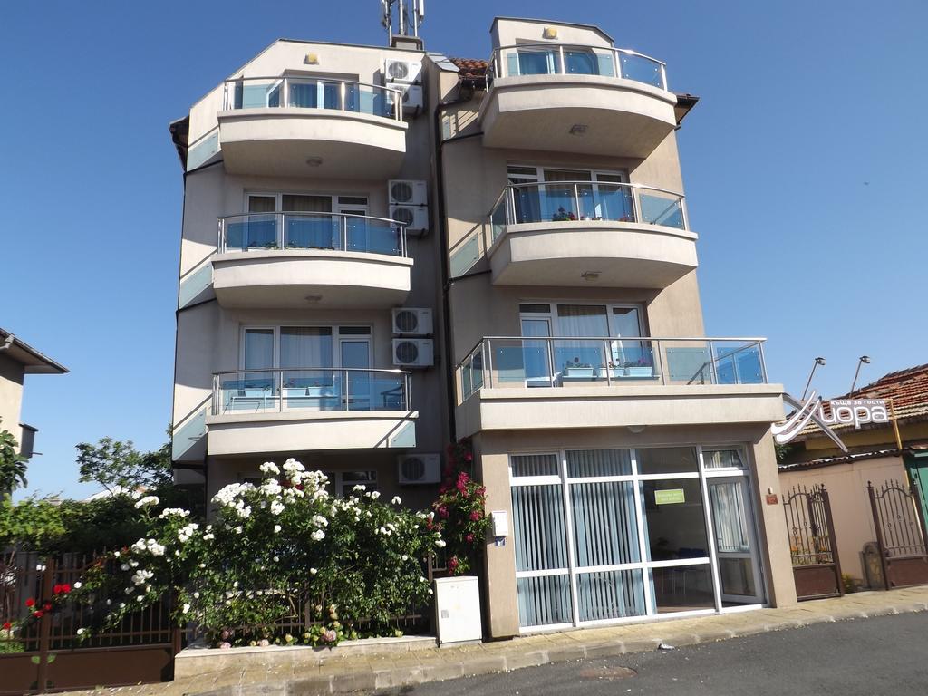 Guest House Hiora อัคโตโปล ภายนอก รูปภาพ