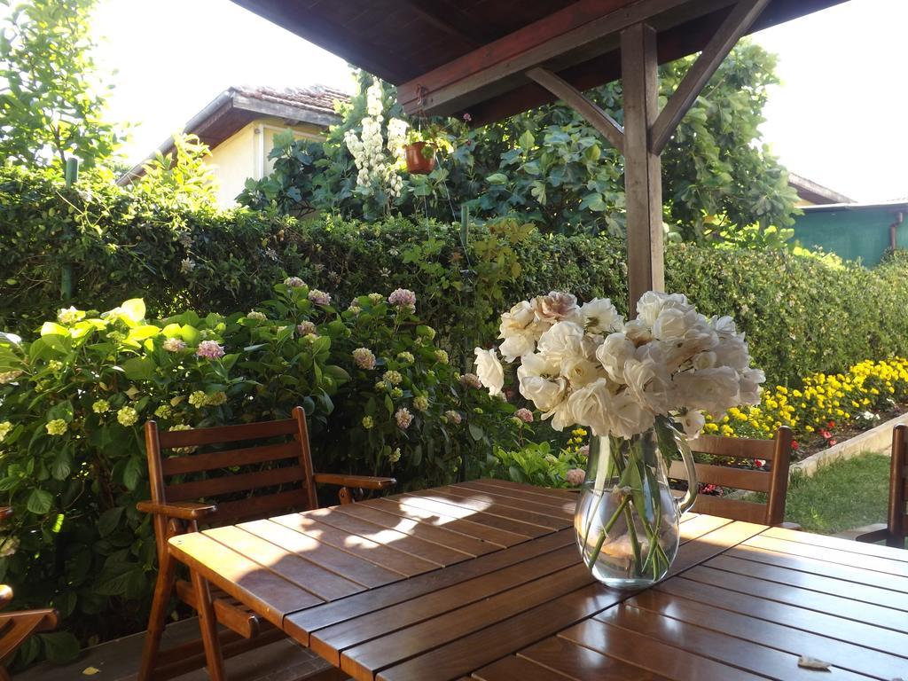 Guest House Hiora อัคโตโปล ภายนอก รูปภาพ
