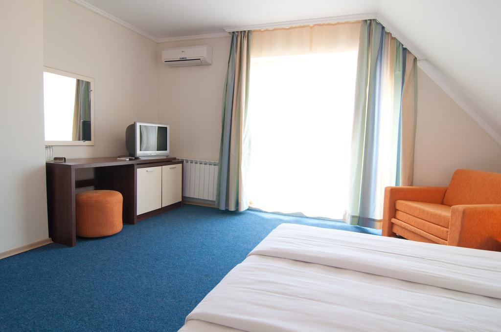Guest House Hiora อัคโตโปล ภายนอก รูปภาพ