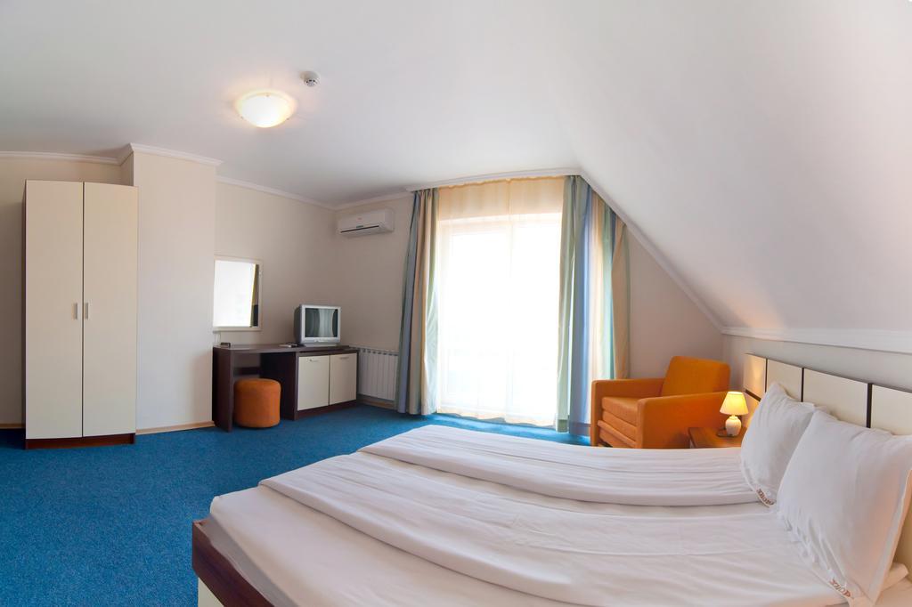 Guest House Hiora อัคโตโปล ภายนอก รูปภาพ