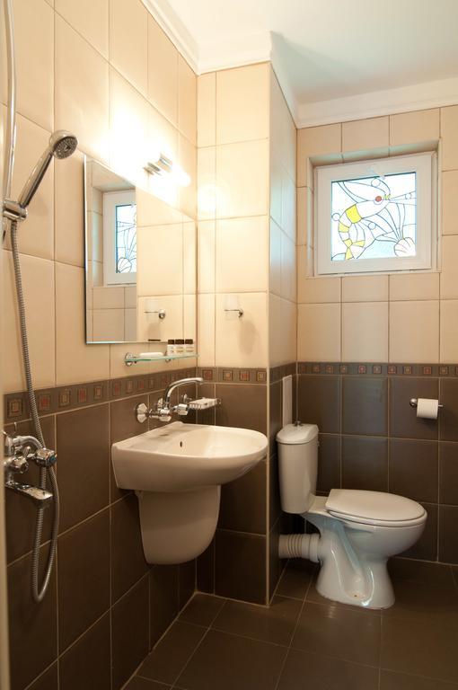 Guest House Hiora อัคโตโปล ภายนอก รูปภาพ