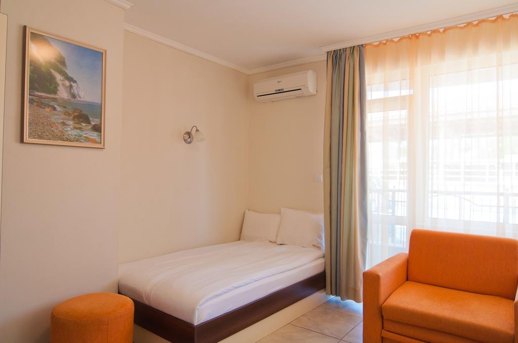 Guest House Hiora อัคโตโปล ภายนอก รูปภาพ