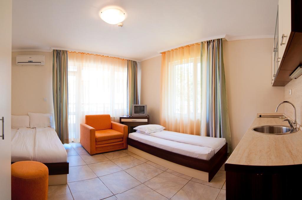 Guest House Hiora อัคโตโปล ภายนอก รูปภาพ
