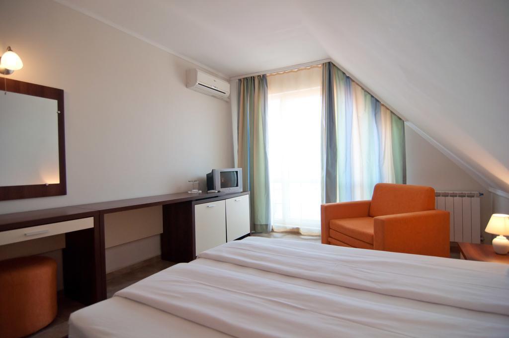 Guest House Hiora อัคโตโปล ภายนอก รูปภาพ