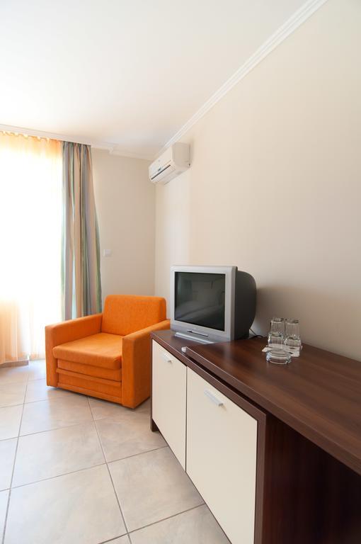 Guest House Hiora อัคโตโปล ภายนอก รูปภาพ