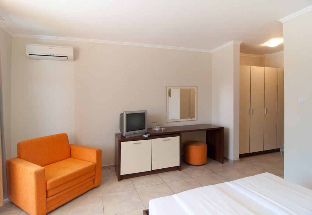 Guest House Hiora อัคโตโปล ภายนอก รูปภาพ