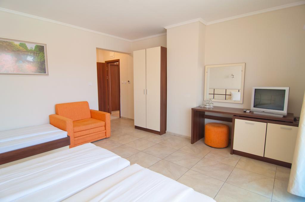 Guest House Hiora อัคโตโปล ภายนอก รูปภาพ