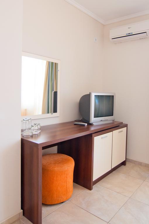 Guest House Hiora อัคโตโปล ภายนอก รูปภาพ