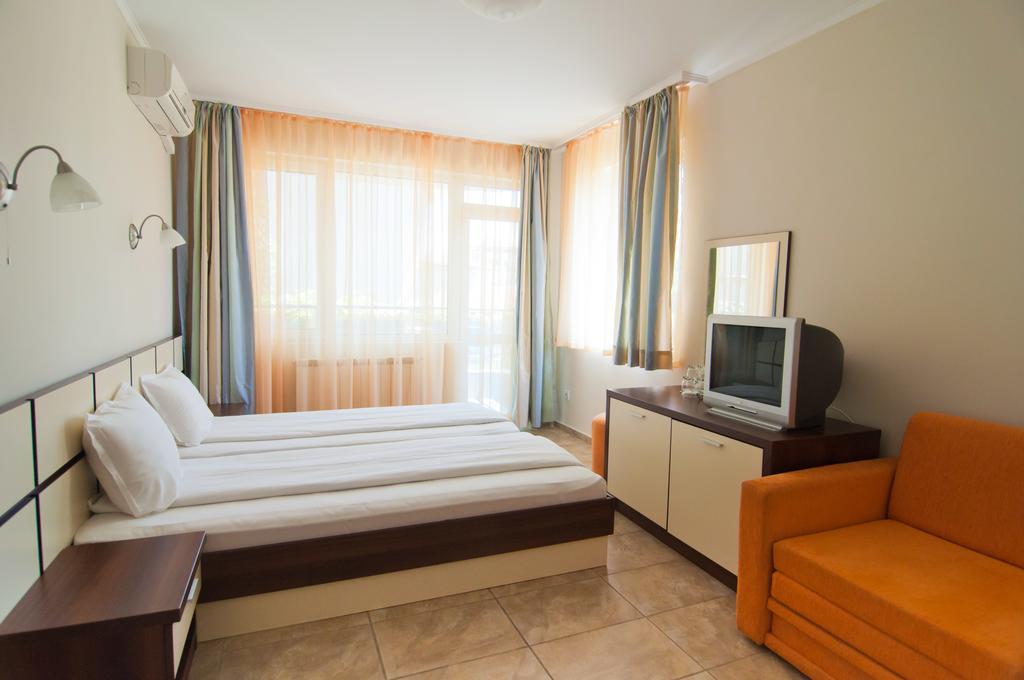 Guest House Hiora อัคโตโปล ภายนอก รูปภาพ