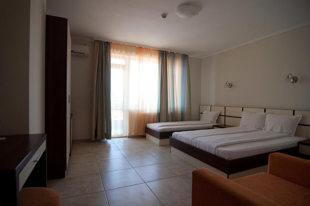 Guest House Hiora อัคโตโปล ภายนอก รูปภาพ