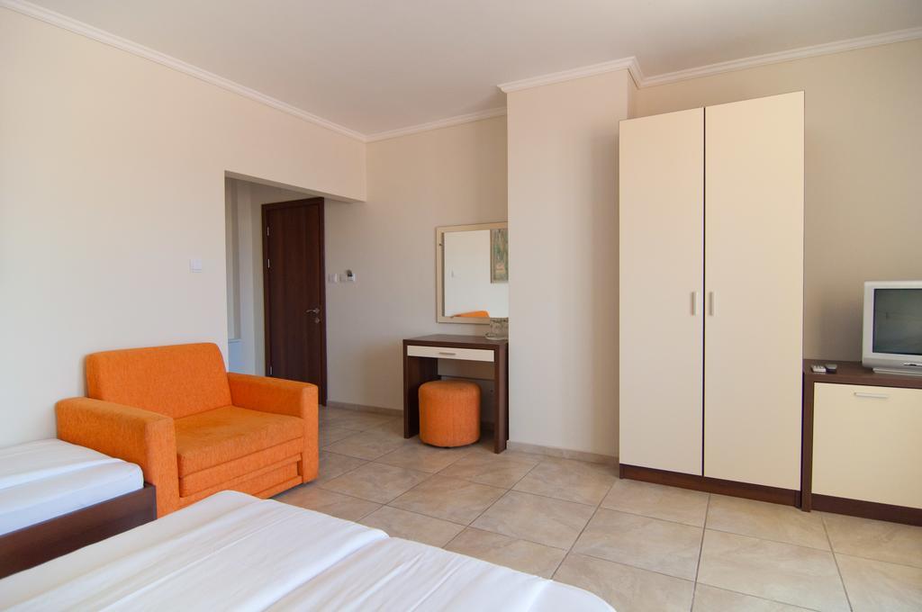 Guest House Hiora อัคโตโปล ภายนอก รูปภาพ