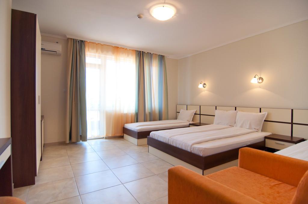 Guest House Hiora อัคโตโปล ภายนอก รูปภาพ