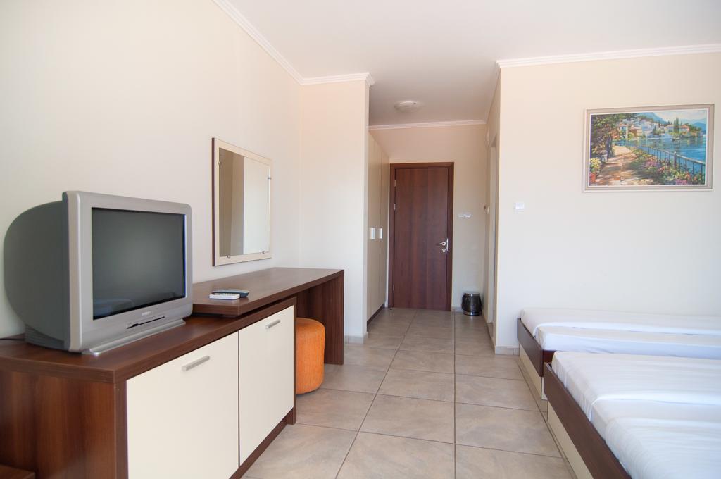 Guest House Hiora อัคโตโปล ภายนอก รูปภาพ