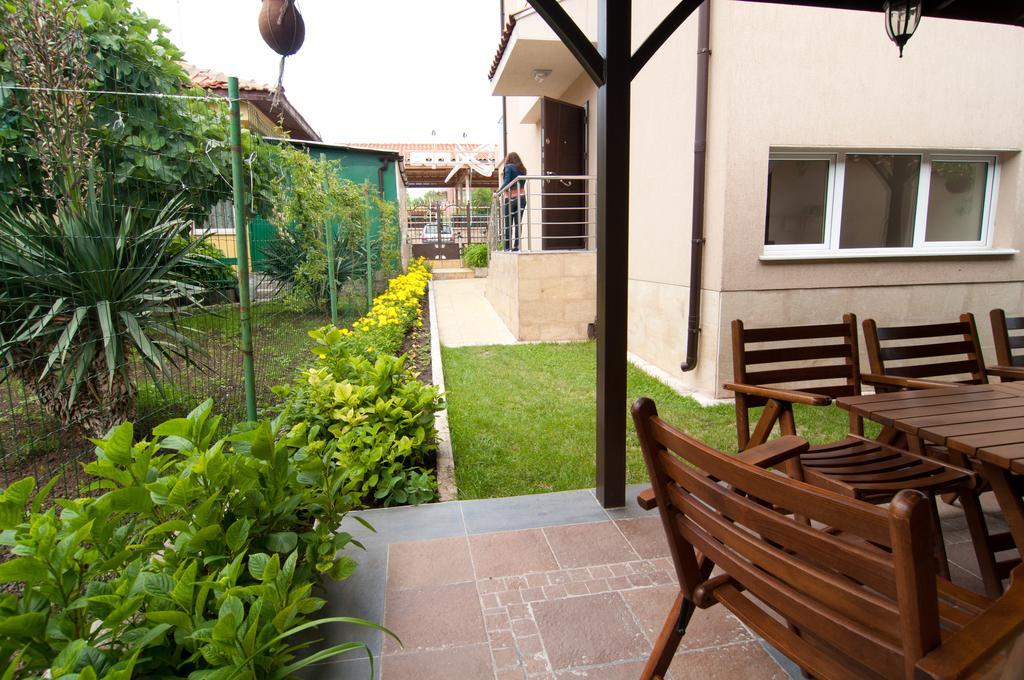 Guest House Hiora อัคโตโปล ภายนอก รูปภาพ