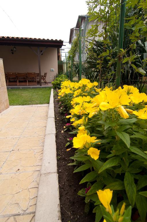 Guest House Hiora อัคโตโปล ภายนอก รูปภาพ