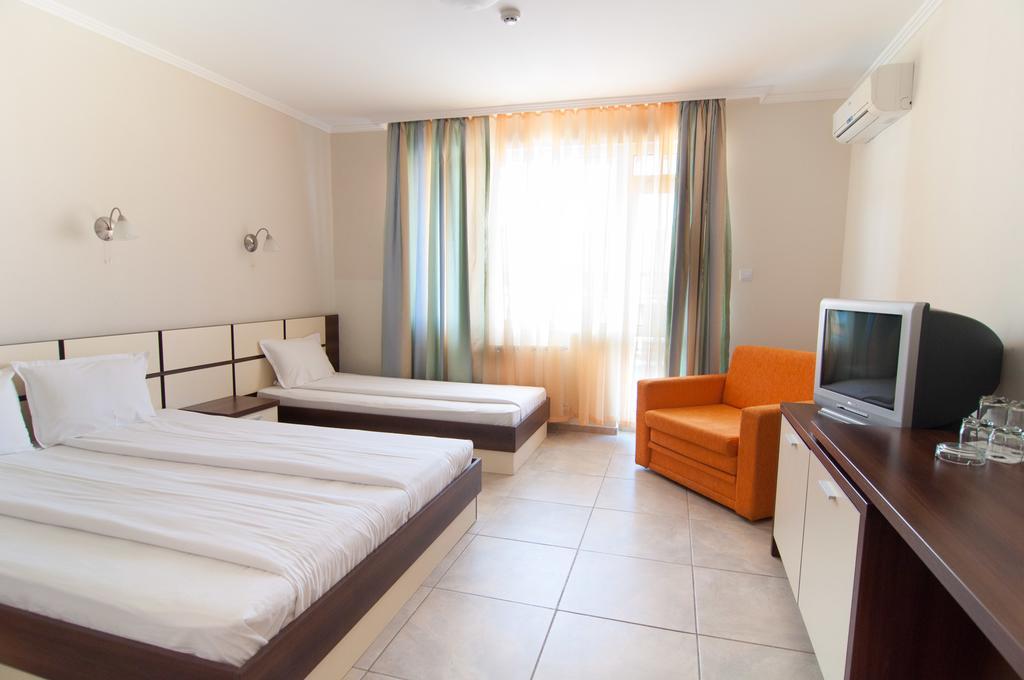 Guest House Hiora อัคโตโปล ภายนอก รูปภาพ