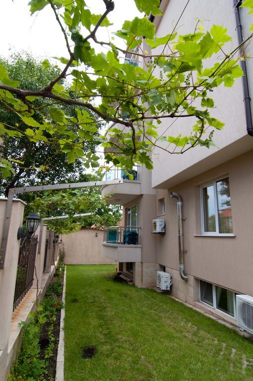 Guest House Hiora อัคโตโปล ภายนอก รูปภาพ